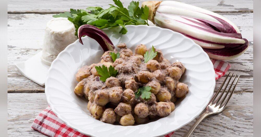 Gnocchi-in-Chicor-e-Ricotta-Sauce