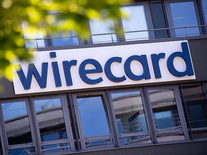 Der Schriftzug von Wirecard ist an der Firmenzentrale des Zahlungsdienstleisters zu sehen. Foto: Sven Hoppe/dpa/Archivbild