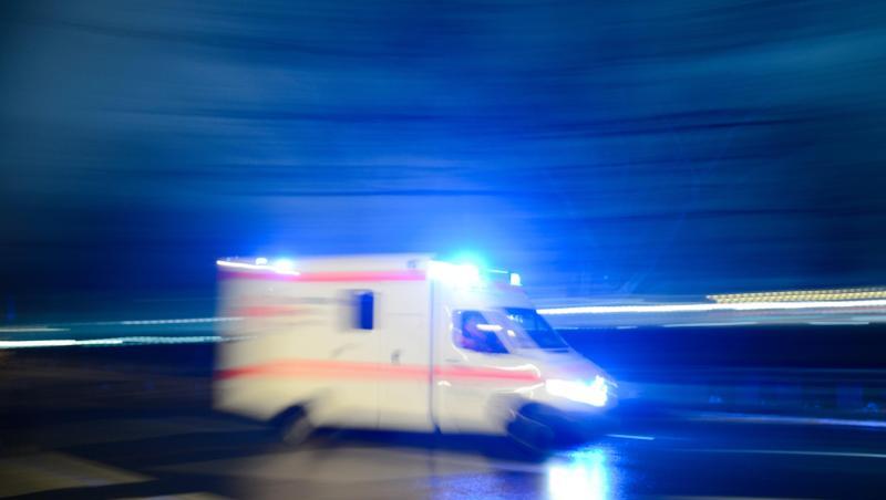 Krankenwagen mit Blaulicht. Foto: Lukas Schulze/dpa/Symbolbild Krankenwagen mit Blaulicht. Foto: Lukas Schulze/dpa/Symbolbild
