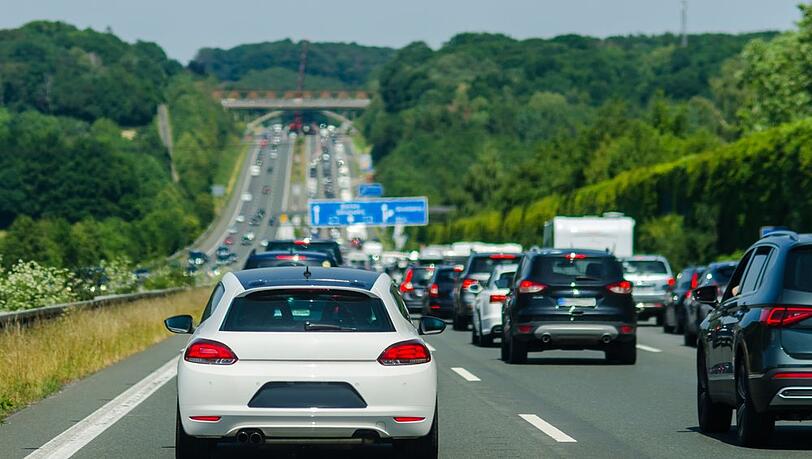Am Pfingstwochenende kann es auf vielen Autobahnen zu Staus und Behinderungen kommen. Am Pfingstwochenende kann es auf vielen Autobahnen zu Staus und Behinderungen kommen.