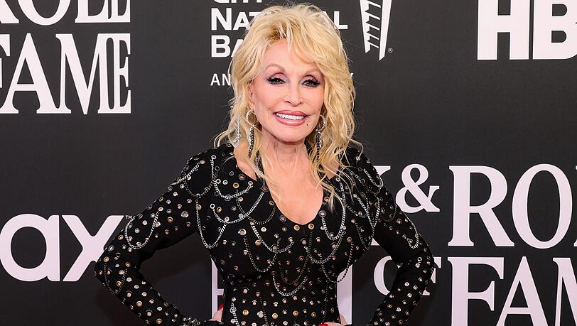 Dolly Parton galt als "K&ouml;nigin des Country". Nun ist die ikonische S&auml;ngerin und Schauspielerin verstorben.