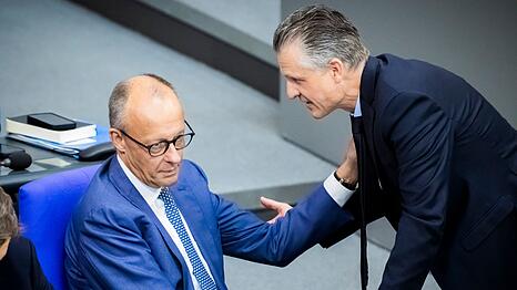 Fraktionschef Frei (r.) steht weiter hinter Merz (l.). (Archivbild)