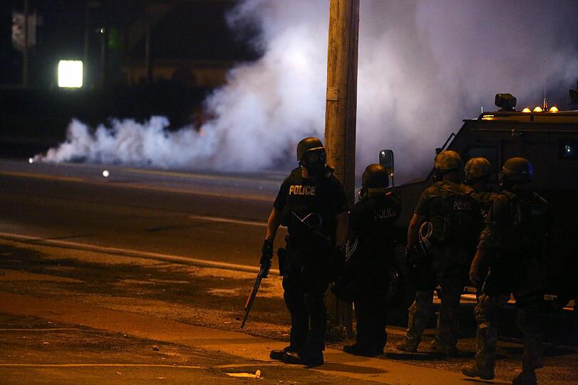 Polizisten in Ferguson sind in Alarmbereitschaft.