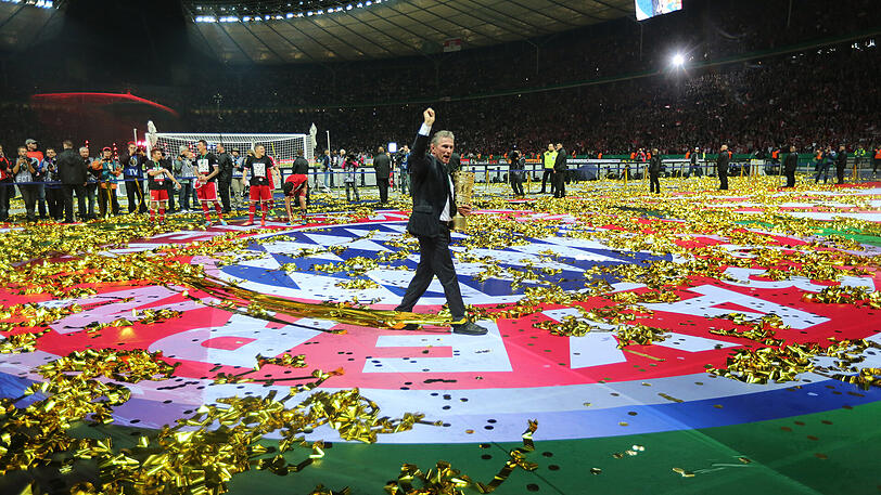 Nach dem Gewinn des DFB-Pokalfinales gegen den VfB Stuttgart im Berliner Olympiastadion am 1. Juni 2013.
