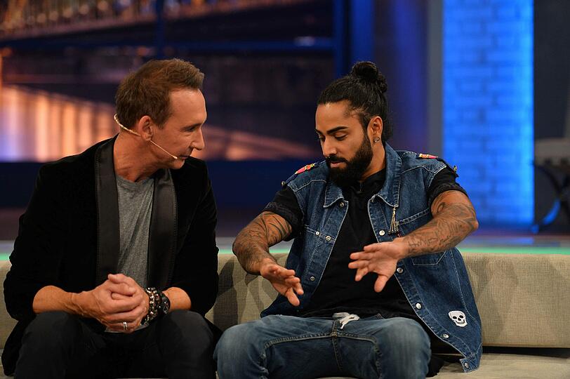 Bilder aus der Einzugs-Show. Jeder durfte vor dem Einzug zu Jochen Bendel auf die Couch.