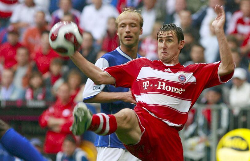 Mittlerweile ist Miroslav Klose als Bayern-Botschafter unterwegs. 2007 traf er noch zum Auftakt gegen Hansa Rostock. Weil auch Sturmkollege Luca Toni (sogar doppelt) traf feiern die Bayern am Ende einen 3:0-Sieg.