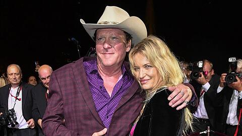 Diese Harmonie ist vorbei: Beim Hessischen Film- und Kinopreis in Frankfurt am Main zeigten sich Michael Madsen und seine Frau DeAnna im Oktober 2018 noch sehr vertraut.