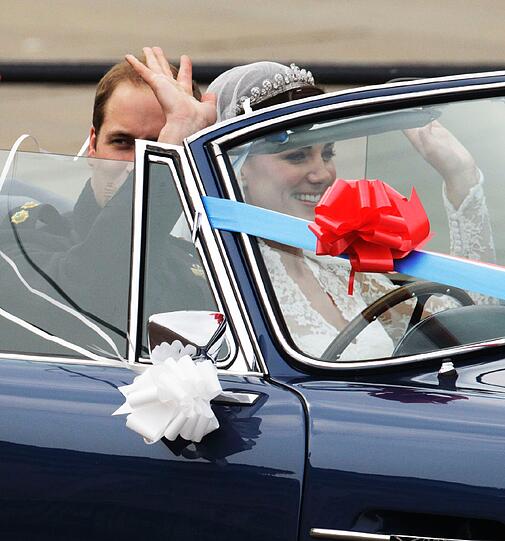 Prinz William fährt sich und seine Frau Kate vom Buckingham Palace zu Clarence House, dem Wohnsitz der Prinzen.