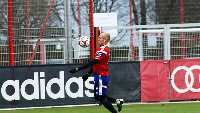 Arjen Robben ist am Mittwoch wieder ins Mansnchaftstraining eingestiegen (Archivbild). Arjen Robben ist am Mittwoch wieder ins Mansnchaftstraining eingestiegen (Archivbild).