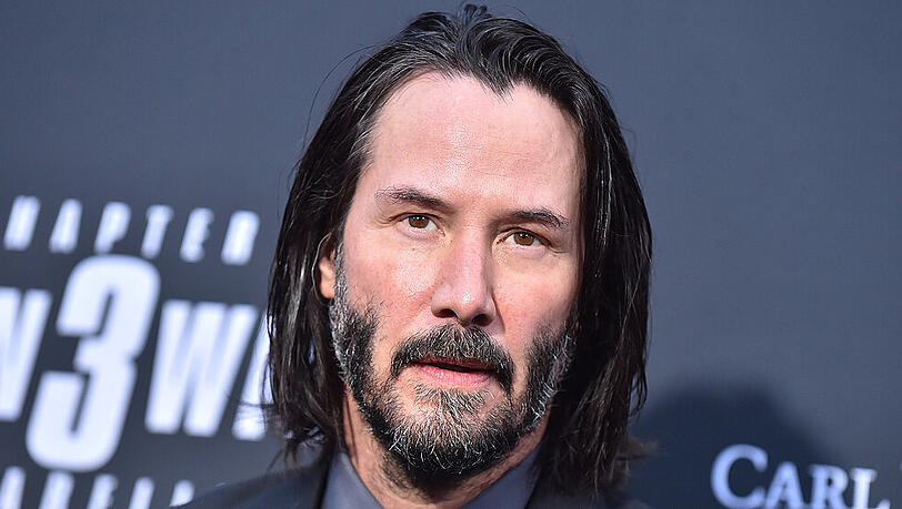 Keanu Reeves nimmt es mit sich selbst auf Keanu Reeves nimmt es mit sich selbst auf