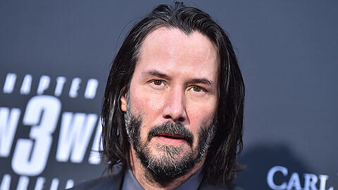 Keanu Reeves nimmt es mit sich selbst auf