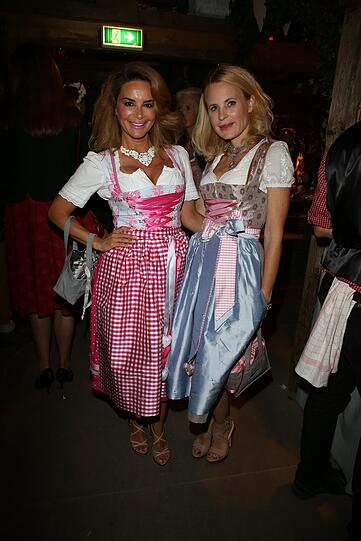 Playmate Gitta Ilona Saxx und Designerin Sonja Kiefer