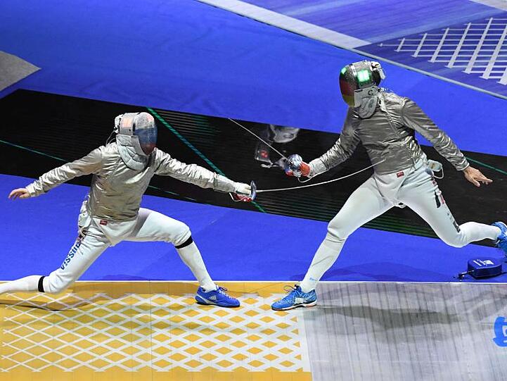 Max Hartung (r) im Duell mir Dmitri Danilenko.
