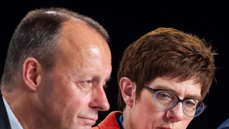 Friedrich Merz und Annegret Kramp-Karrenbauer im November 2018 bei einer CDU-Regionalkonferenz. Friedrich Merz und Annegret Kramp-Karrenbauer im November 2018 bei einer CDU-Regionalkonferenz.