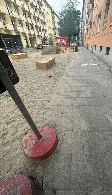 Sandige Gehwege in der Kolumbusstraße. Sandige Gehwege in der Kolumbusstraße.