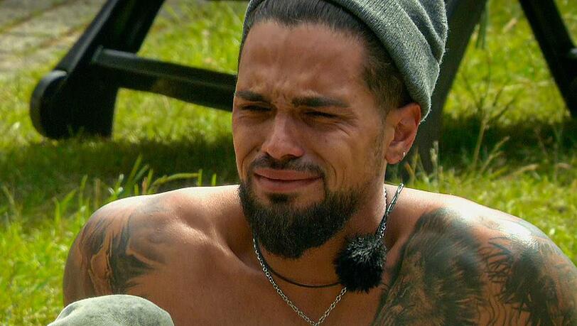Hati Suarez macht Schluss: Alexander Molz sitzt alleine im "Sommerhaus der Stars". Hati Suarez macht Schluss: Alexander Molz sitzt alleine im "Sommerhaus der Stars".