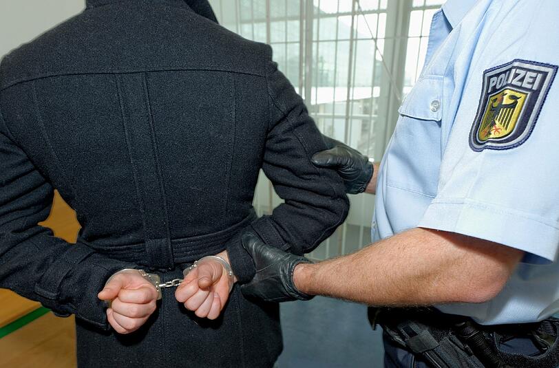 Beinahe täglich nimmt die Bundespolizei mit Haftbefehl gesuchte Personen fest. (Beispielbild)