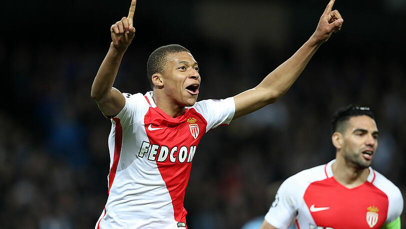 Wechselt von AS Monaco zu Paris St. Germain – für schlappe 180 Millionen Euro: Supertalent Kylian Mbappé. Wechselt von AS Monaco zu Paris St. Germain – für schlappe 180 Millionen Euro: Supertalent Kylian Mbappé.