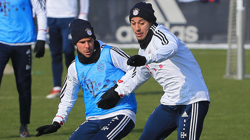 Im Duell: Juan Bernat (links) und Thiago.