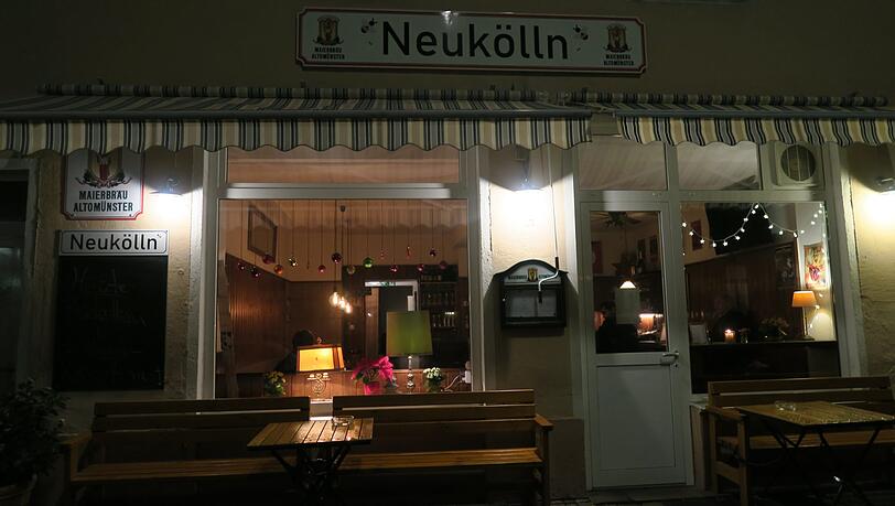 Einst Boazn, jetzt gemütliche Kneipe: Das "Neukölln" in der Clemensstraße. Einst Boazn, jetzt gemütliche Kneipe: Das "Neukölln" in der Clemensstraße.