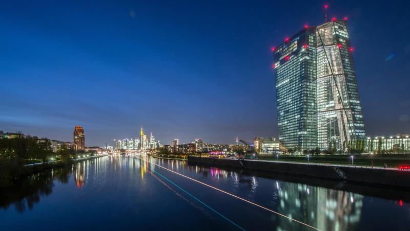 Die Europäische Zentralbank bietet Banken den Dienst "Target Instant Payment Settlement" (TIPS), mit dem sich individuelle Zahlungen in weniger als 10 Sekunden abwickeln lassen. Die Europäische Zentralbank bietet Banken den Dienst "Target Instant Payment Settlement" (TIPS), mit dem sich individuelle Zahlungen in weniger als 10 Sekunden abwickeln lassen.