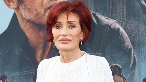 Nach dem Verlust ihres Ehemannes, Rockmusiker Ozzy Osbourne, wird Sharon Osbourne von ihren Kindern aufgefangen.