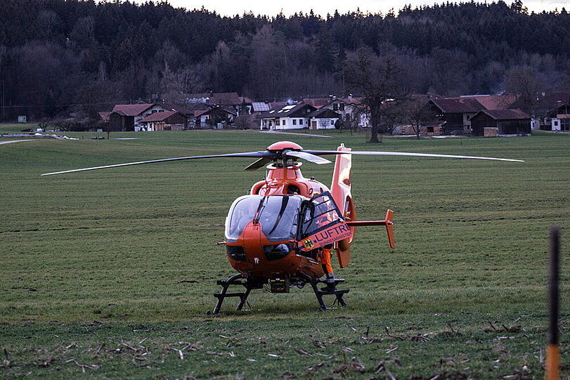 Bei Sillersdorf hat sich ein betrunkener Mann mit seinem Audi überschlagen. Die Bilder von der Unfallstelle.