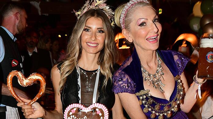 Cathy Hummels und Désirée Nick beim Wiesnbummel.