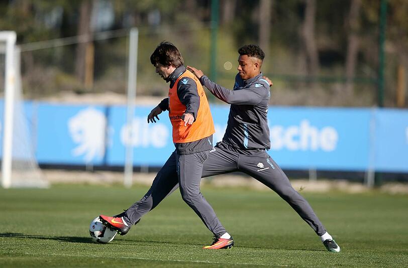 Filip Stojkovic im Zweikampf mit Felix Uduokhai.