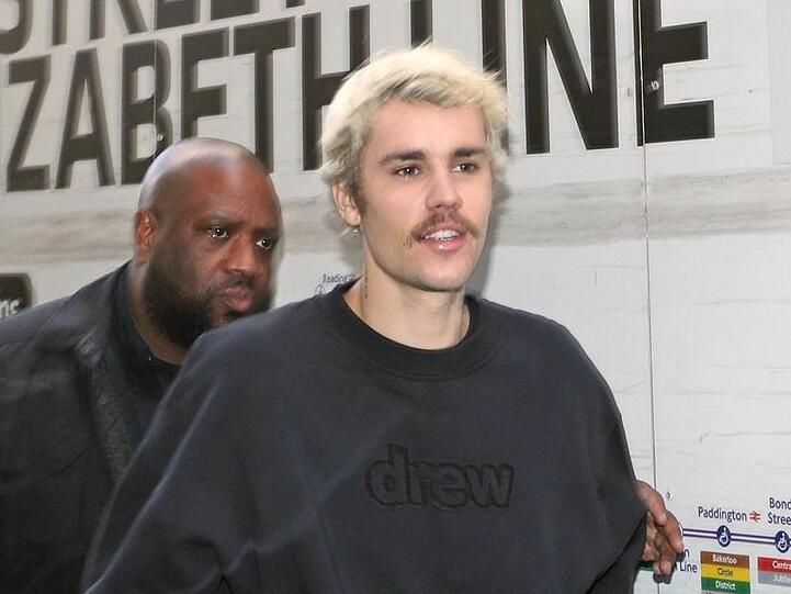Im Musikgeschäft der Vivendi-Tochter Universal Music Group (UMG) zogen die Geschäfte dank wachsender Streaming-Erlöse um 18 Prozent an, neue Veröffentlichungen von Stars wie Justin Bieber gehörten zu den Bestsellern.