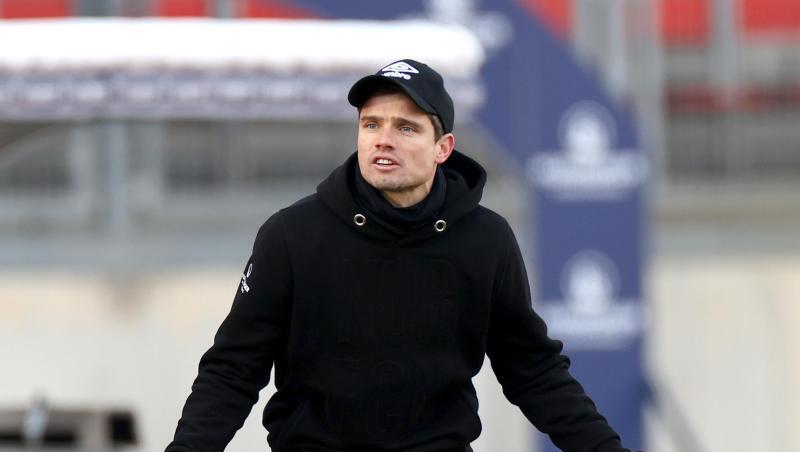 Nürnberger Trainer Robert Klauß reagiert beim Spiel gegen St. Pauli.