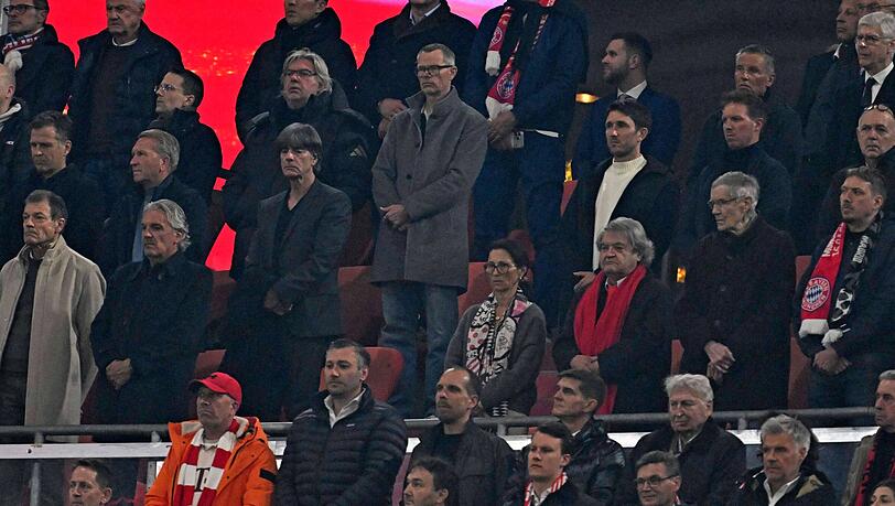 Die prominent besetzte VIP-Trib&uuml;ne um Bundestrainer Julian Nagelsmann.