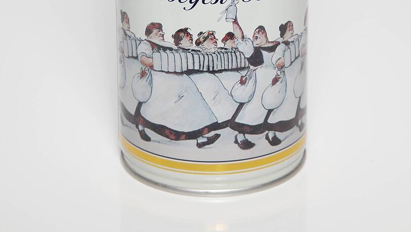 "Historische" Paulaner Oktoberfest-Bierdose aus 2015 mit dem Kellnerinnen-Motiv. (Archivbild)