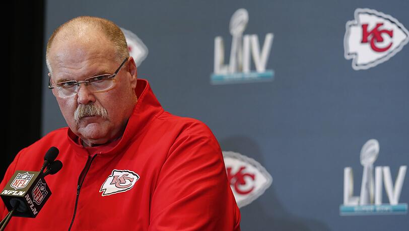 Mit 221 Siegen ist er der erfolgreichste NFL-Trainer nach Spielen – aber noch ohne Triumph im Super Bowl: Kansas-City-Coach Andy Reid. Mit 221 Siegen ist er der erfolgreichste NFL-Trainer nach Spielen – aber noch ohne Triumph im Super Bowl: Kansas-City-Coach Andy Reid.