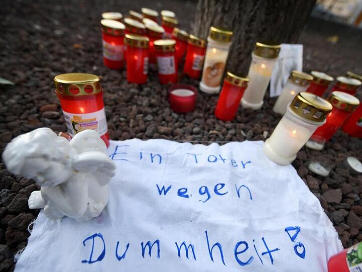 Dezember 2019: Kerzen am Königsplatz in Augsburg.
