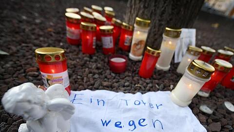 Dezember 2019: Kerzen am Königsplatz in Augsburg.