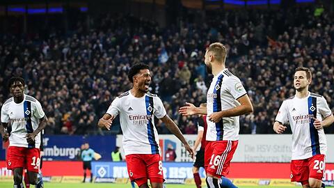 Die Hamburger feiern das 2:0 gegen den FC Nürnberg.