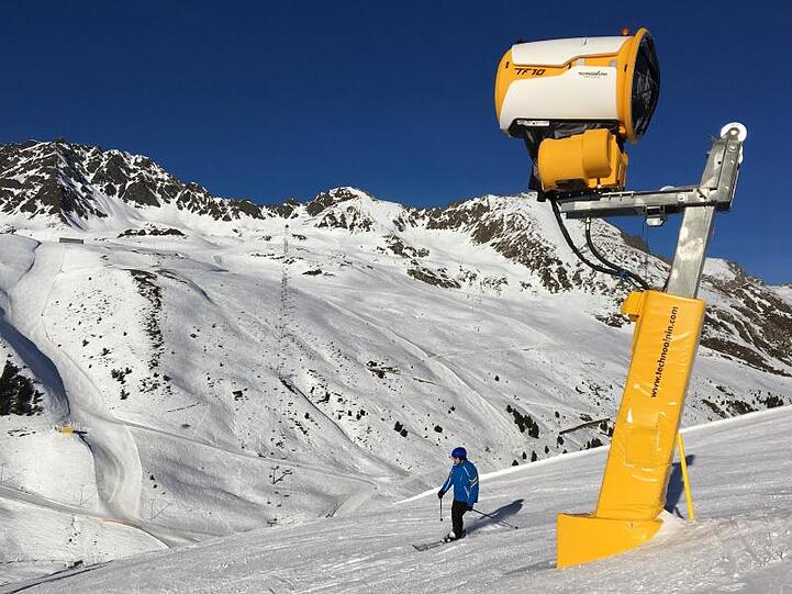 Tiroler Skigebiet Kühtai: Die österreichischen Skigebiete geben aljährlich dreistellige Millionensummen für neue Bahnen und Lifte, künstliche Beschneiung und andere Investitionen aus.