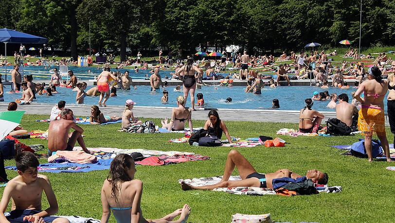Die M&uuml;nchner Freibadsaison l&auml;sst wegen des schlechten Wetters noch auf sich warten.