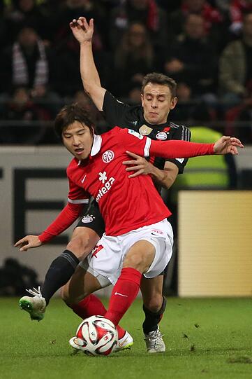 RAFINHA NOTE: 3.
Bayerns statistischer Zu-Null-Garant. Doch nach 1128 Minuten war Sense  
- ein Gegentor  - und der Brasilianer war live dabei. In Halbzeit eins  
einmal getunnelt. Guter Freistoßtrick mit Schweinsteiger.