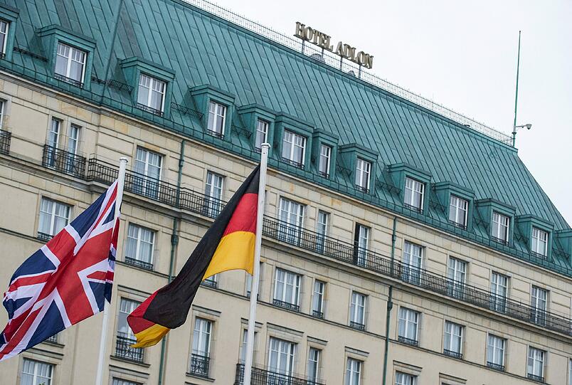 Berlin wartet gespannt auf die Ankunft von Queen Elizabeth II. Die Bilder.