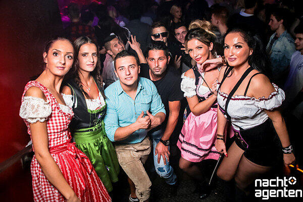 Wild, wilder, Wiesn. Im Jack Rabbit konnte man bei der "Wuidn Wiesn" nochmal richtig Gas geben. Mehr Bilder unter: http://www.nachtagenten.de/gallery/wuide-wiesn-2015.939504.html
