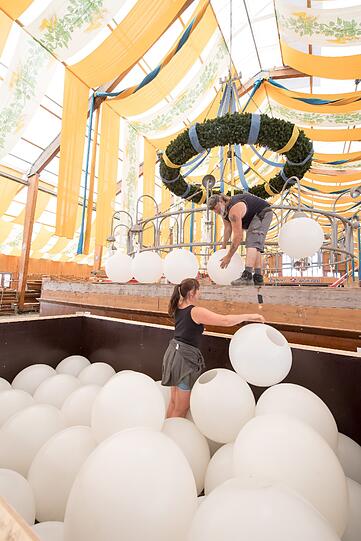 Auf der Theresienwiese geht's vorwärts: Die aktuellen Bilder vom Wiesn-Aufbau zum Durchklicken.