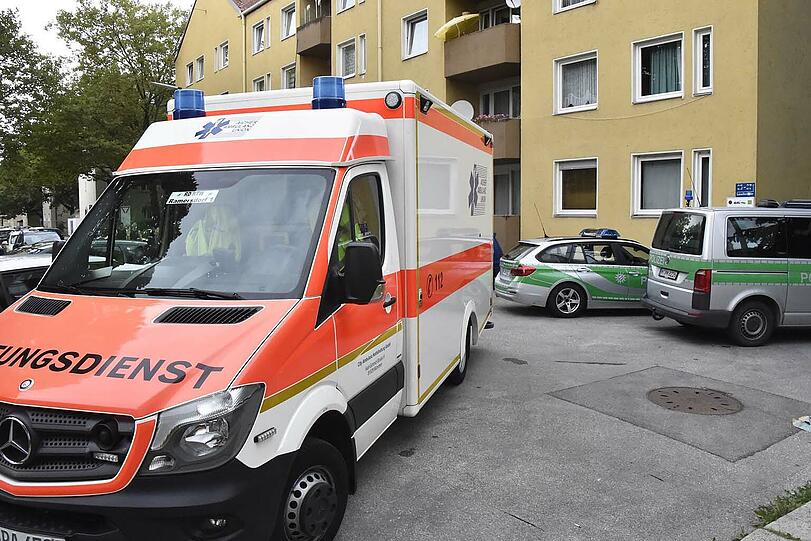 Einsatz für die Polizei am Montag: Beamte holten einen Mann aus seiner Wohnung.