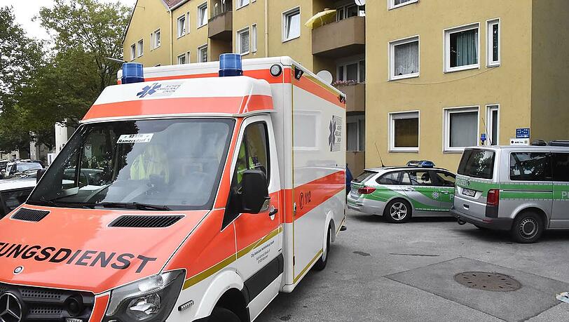 Einsatz für die Polizei am Montag: Beamte holten einen Mann aus seiner Wohnung. Einsatz für die Polizei am Montag: Beamte holten einen Mann aus seiner Wohnung.
