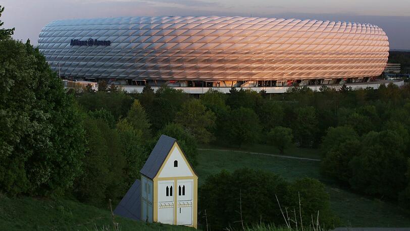 Arena und "Versunkenes Dorf" im ersten Sonnenlicht. Arena und "Versunkenes Dorf" im ersten Sonnenlicht.