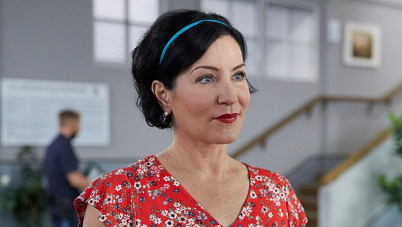 Marisa Burger wird bald zum letzten Mal bei "Die Rosenheim-Cops" auftreten, die Schauspielerin hat ihren Abschied angekündigt.