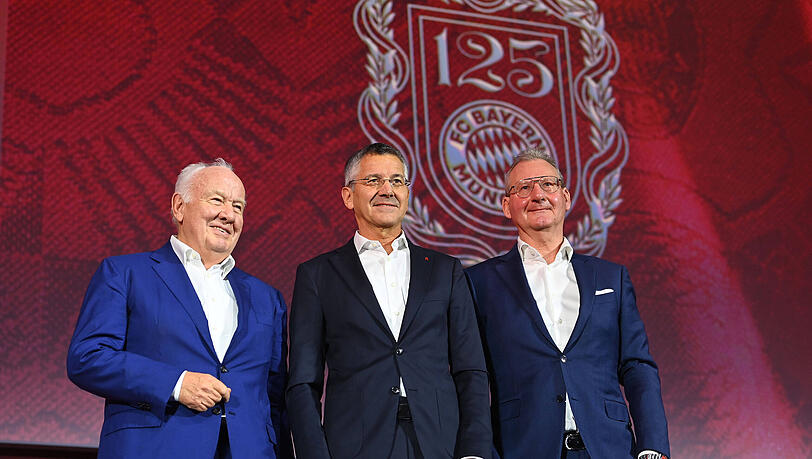 Mit überwältigeder Mehrheit in ihren Ämtern bestätigt: Präsident Herbert Hainer (Mitte) mit seinen Vizepräsidenten Walter Mennekes (l.) und Dieter Mayer. Mit überwältigeder Mehrheit in ihren Ämtern bestätigt: Präsident Herbert Hainer (Mitte) mit seinen Vizepräsidenten Walter Mennekes (l.) und Dieter Mayer.