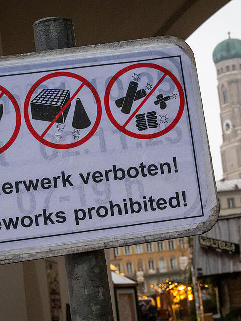 Die Stadt richtet eine neue Feuerwerksverbotszone ein, die Schl&ouml;sserverwaltung setzt einen Sicherheitsdienst ein, und die &Ouml;DP stellt f&uuml;r das kommende Jahr weitere Forderungen.