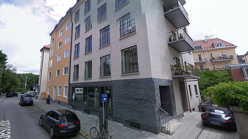 Vorher: Die Fassade des Unternehmens Euroboden in der Baldestraße. Dort wurde am Mittwoch ein Graffito angebracht.